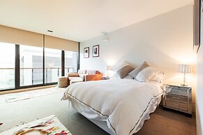 CELESTE, 1BDR East Melbourne Apartment