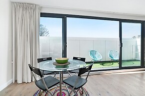 DINA, 2BDR Carlton Apartment