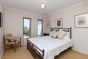 JASMINE, 2BDR Port Melbourne House
