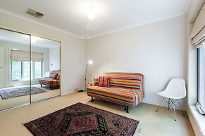 JASMINE, 2BDR Port Melbourne House