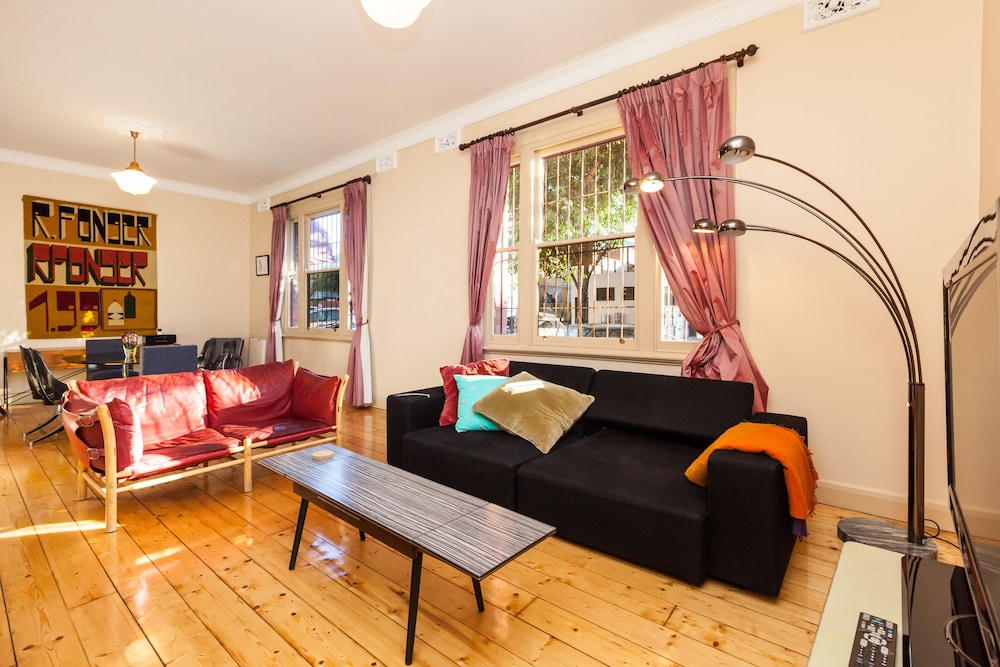 MADELINE, 1BDR Fitzroy Apartment