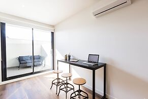 MAXINE, 1BDR Collingwood Apartment