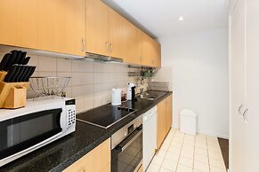 NAOMI, 2BDR South Melbourne Apartment