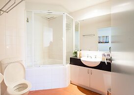 NAOMI, 2BDR South Melbourne Apartment