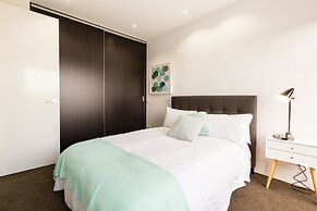 RENEE, 4BDR North Melbourne House