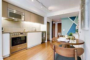 Comfy Lakeside Home by Skydome