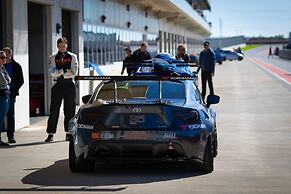Rydges Pit Lane Hotel