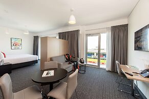 Rydges Pit Lane Hotel