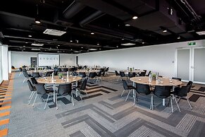 Rydges Pit Lane Hotel