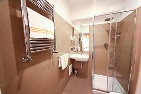 7th Floor Suite