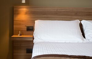 7th Floor Suite