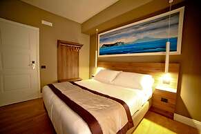 7th Floor Suite