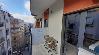 7th Floor Suite