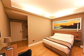 7th Floor Suite
