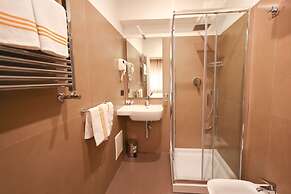 7th Floor Suite