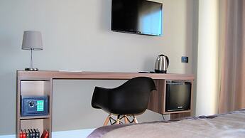 7th Floor Suite