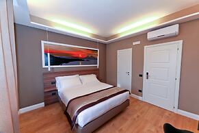 7th Floor Suite