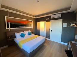 7th Floor Suite