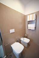 7th Floor Suite