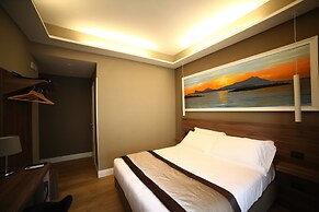 7th Floor Suite