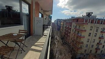 7th Floor Suite