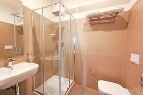 7th Floor Suite