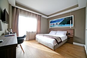 7th Floor Suite