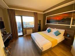 7th Floor Suite