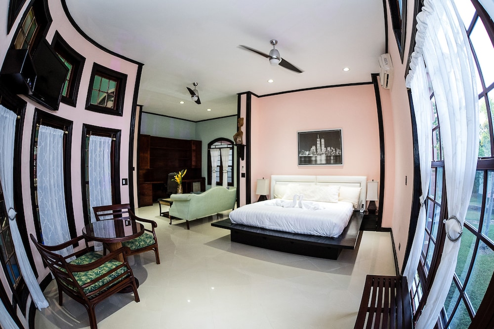 Villa Dora Mae