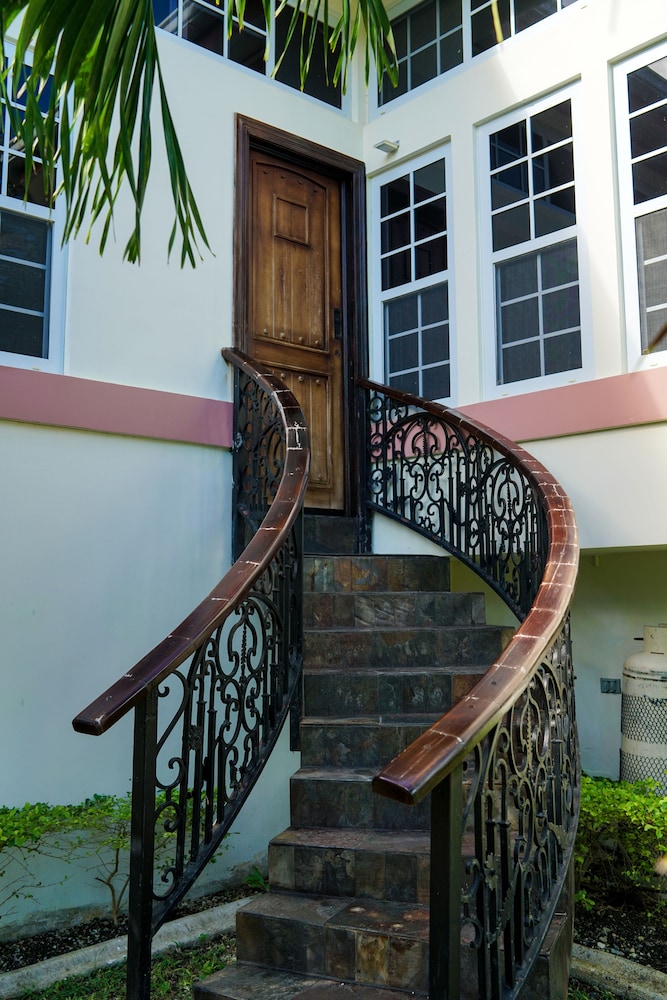 Villa Dora Mae