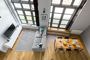 4B Loft Penthouse Industrial City views