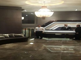 Reda Palas Karanfil