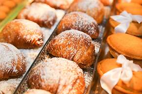 Amalia Bakery Home