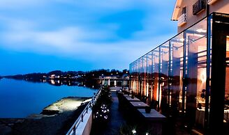Ice House Hotel