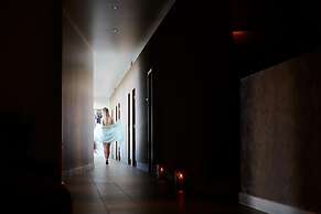 Ice House Hotel