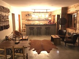 Hotel 381