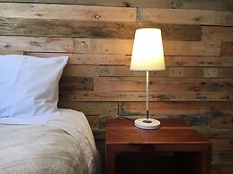 Hotel 381