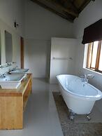 Kutandara Lodges