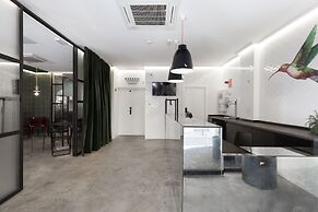 2060 The Newton Hostel & Market