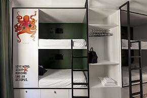 2060 The Newton Hostel & Market