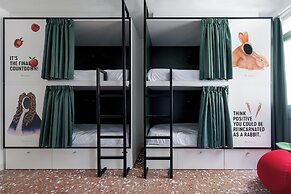2060 The Newton Hostel & Market