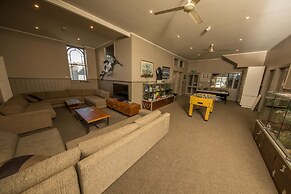 Cobb & Co Lodge