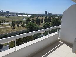 Eyna Hotel