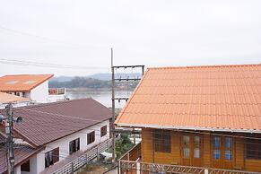 Sri Chiangkhan Hotel