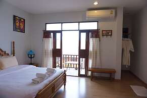 Sri Chiangkhan Hotel