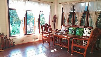 Green Riverside Homestay