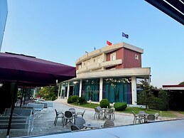 Hotel Red Apple