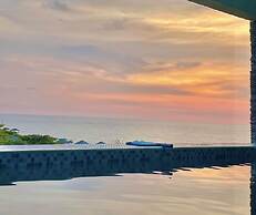 The Palms Resort & Bar