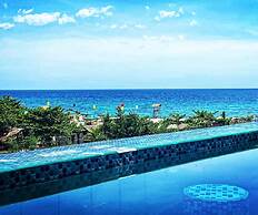 The Palms Resort & Bar