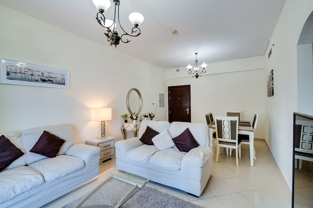 2 Bedroom Apartment Marina